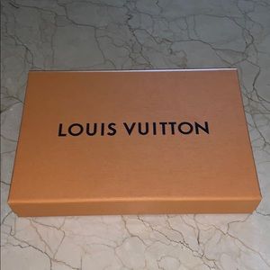 louis vuitton box with paper
